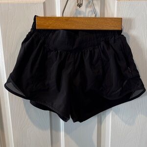 Black Women's Lululemon Athletic Shorts - Hotty Hot Low Rise 2.5"